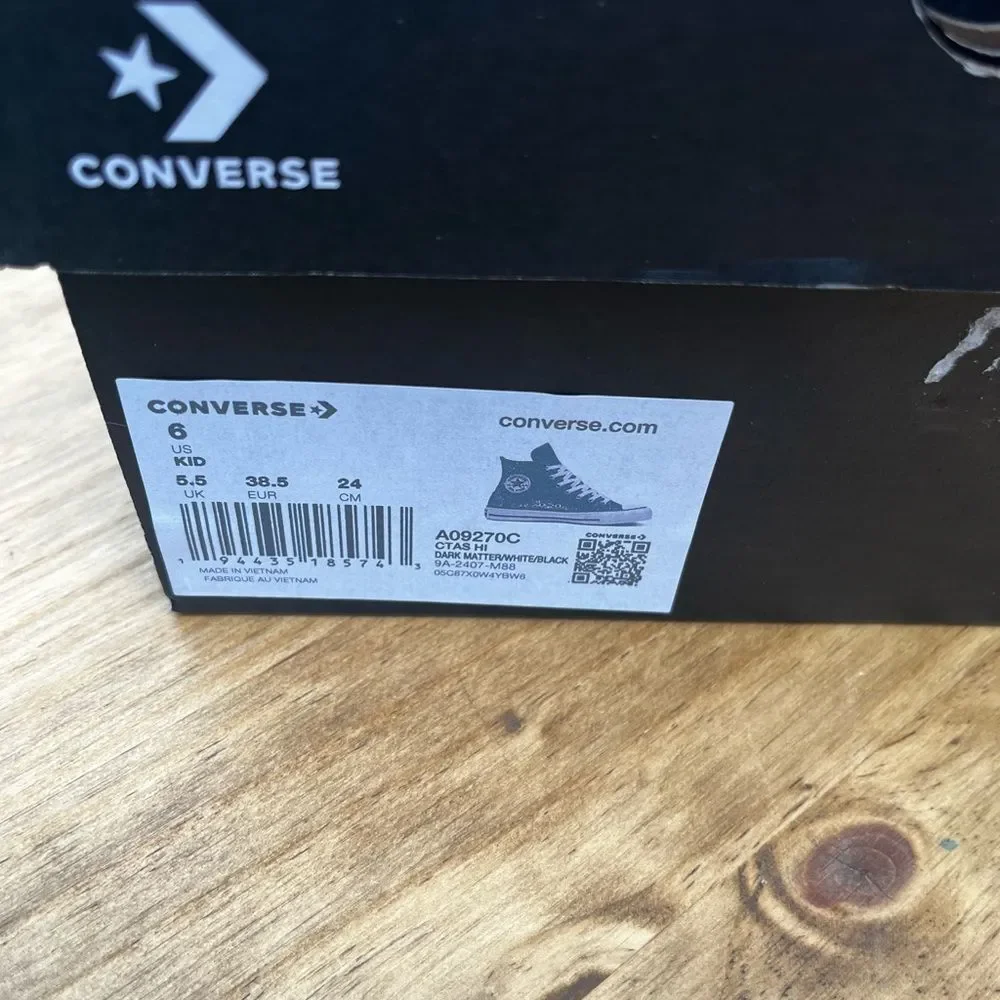 NEW Converse Youth SZ 6 Silver Sparkle Chuck Taylor High-Top Sneakers Shoes
